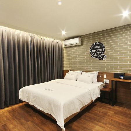 Hotel Chicago Jinju Extérieur photo