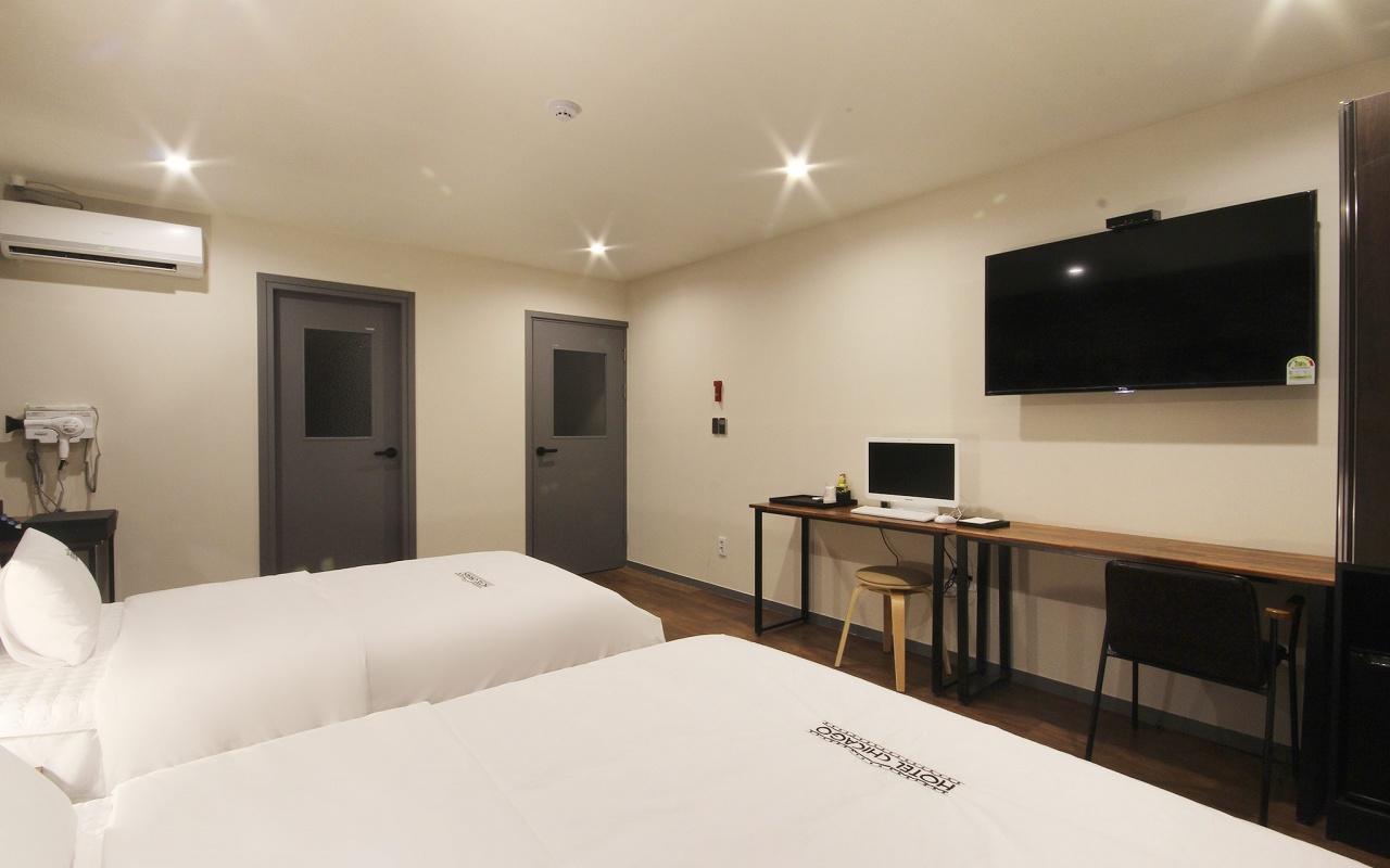 Hotel Chicago Jinju Extérieur photo